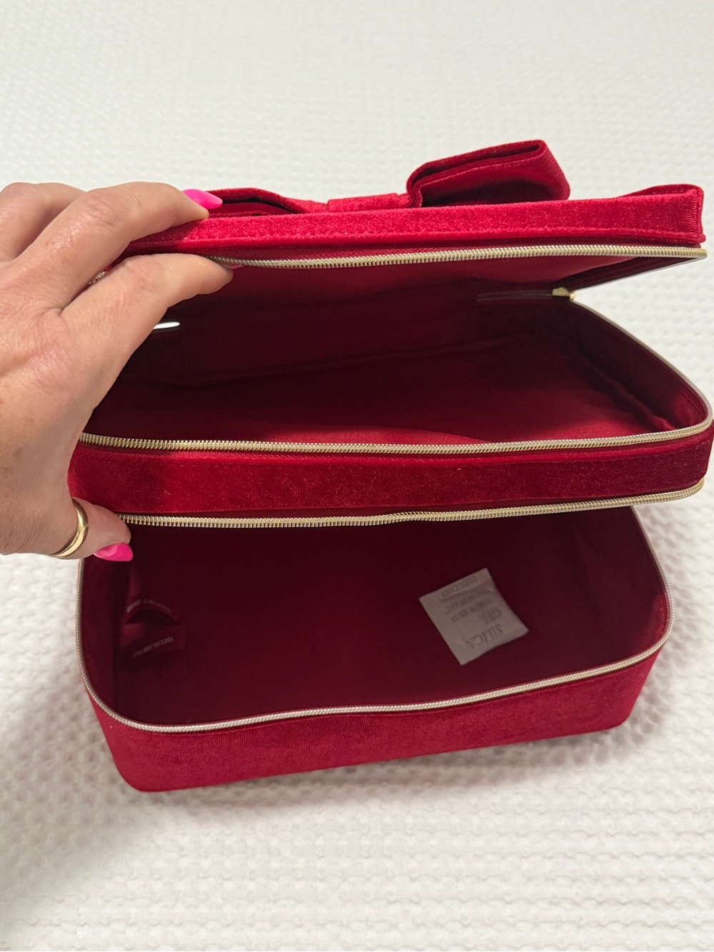 Estee Lauder Velvet Bow Jewelry Case - Red - Picture 4 of 6